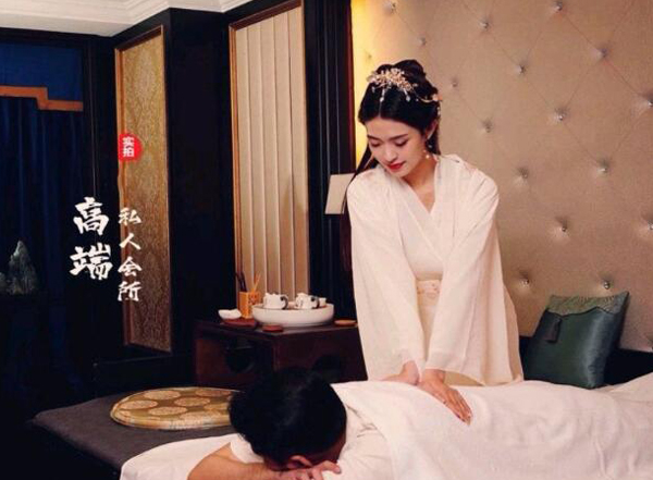 前天我在青岛一家养生会所，帮助你的身体慢慢放松